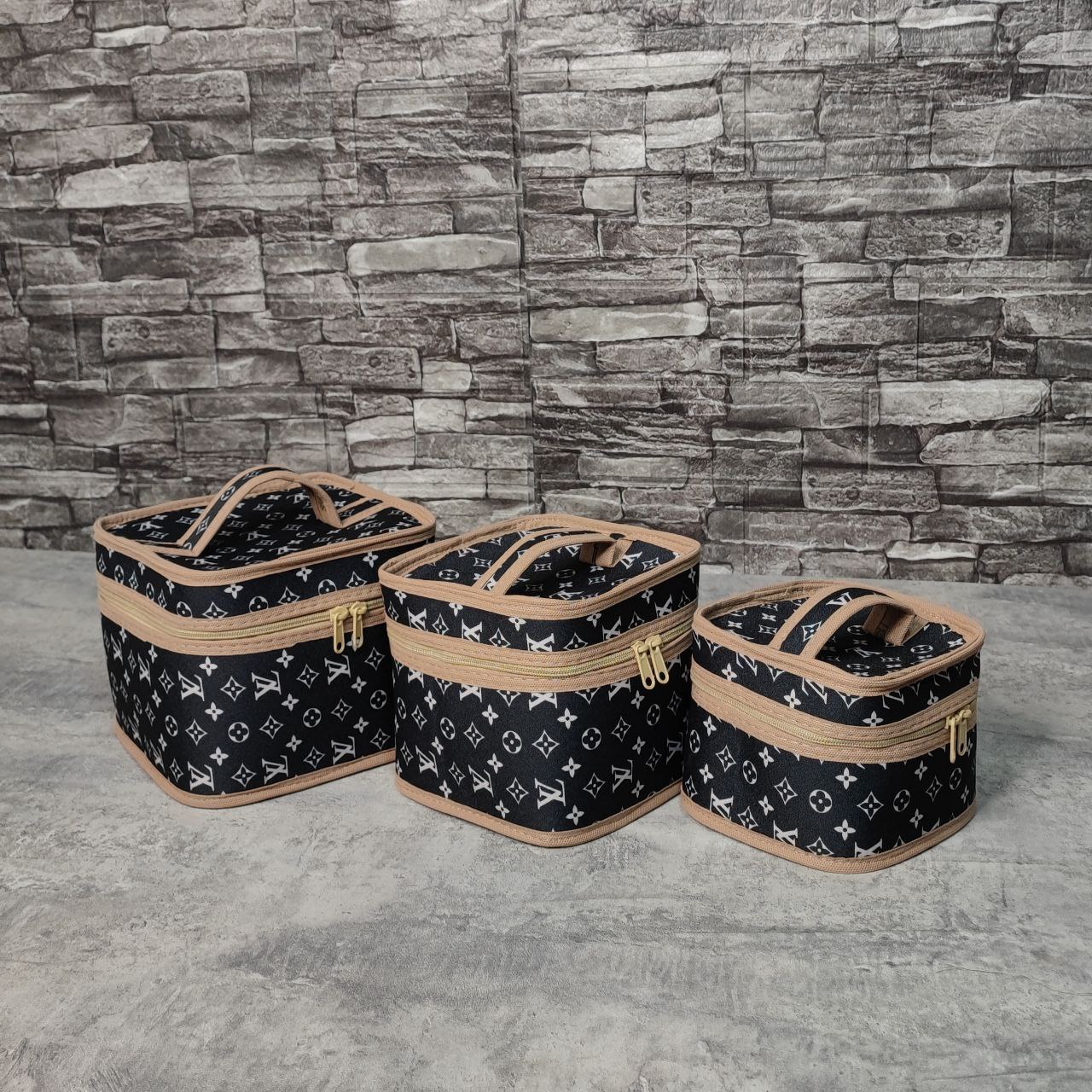 طرح LV سیاه و سفید